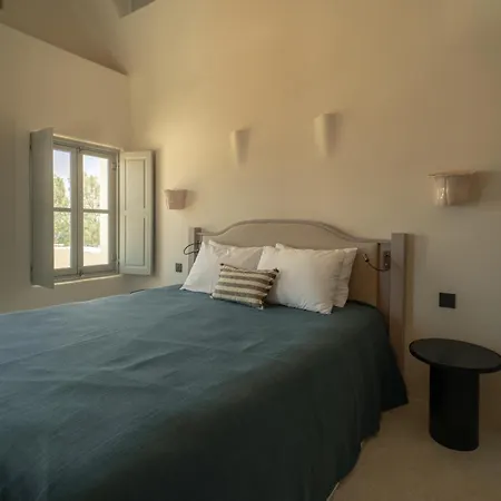 Otel Black Rose Perissa (Santorini)