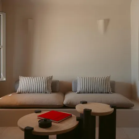 Otel Black Rose Perissa (Santorini)