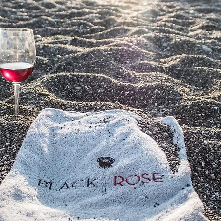 Black Rose 3* Perissa (Santorini)
