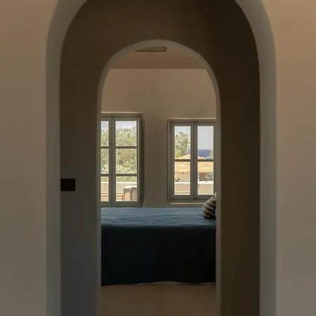 بلاك روز بيتش سويتس 3*