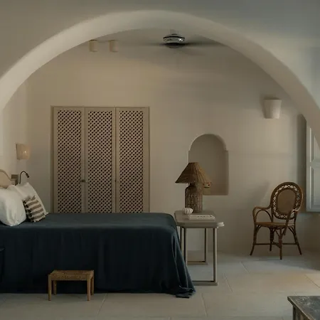 Black Rose 3* Perissa (Santorini)